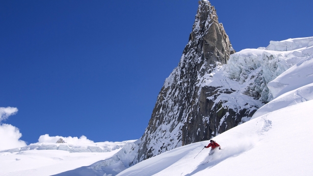 金年会集团：乒乓球台外发球直接拉